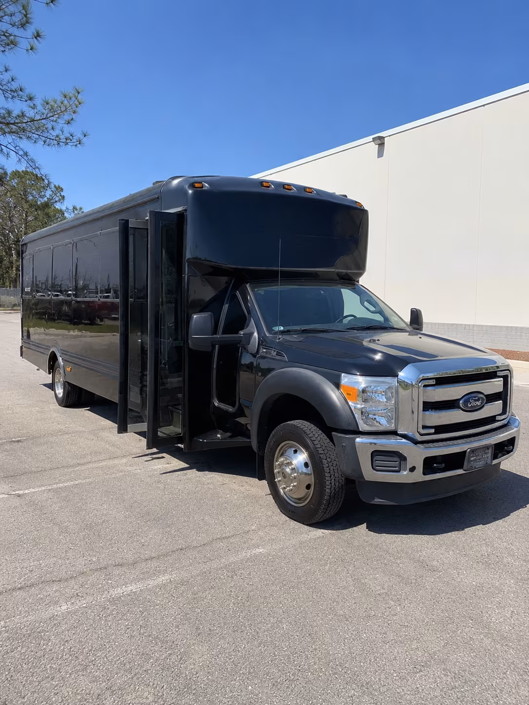 party buses for glendale prom night near state farm stadium and westgate